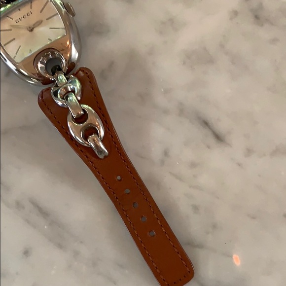 Gucci ladies watch - Picture 3 of 6